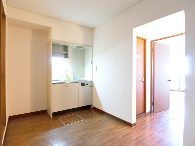 サンハイム千代田弐番館の居間・リビング