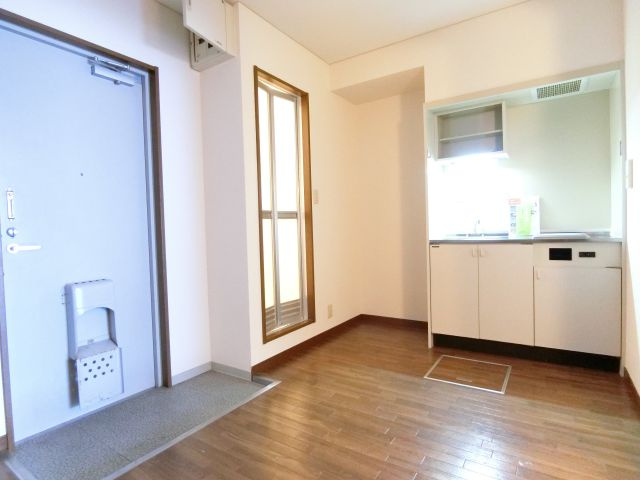 サンハイム千代田弐番館の居間・リビング