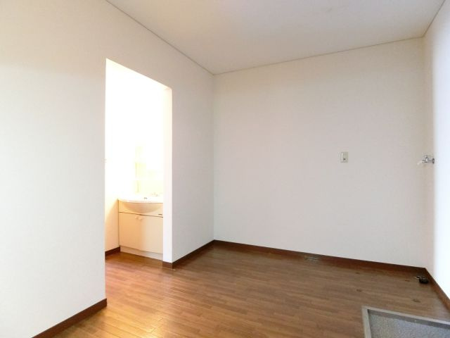 サンハイム千代田弐番館の居間・リビング