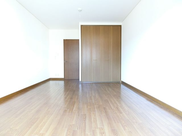 サンハイム千代田弐番館の居間・リビング