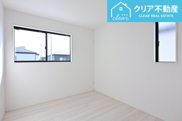 【洋室】 | 太田市新田上江田町　GRAFARE | 2面採光の洋室は日当たりがよくあったか♪