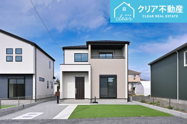 【外観】 | 太田市新田上江田町　GRAFARE | スッキリクリアな青空に映えるエクステリア！
日当たり良好な立地です♪