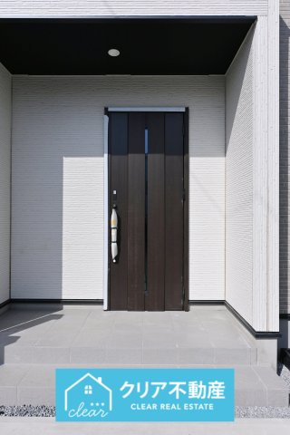 【玄関】 | 太田市新田上江田町　GRAFARE | 玄関はディンプルキー＆ダブルロックドア採用で防犯対策もバッチリです！