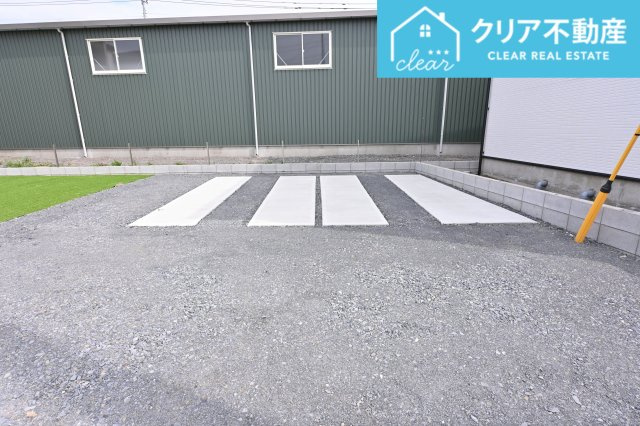 【駐車場】 | 太田市新田上江田町　GRAFARE | 並列３台駐車可能なゆとりのカースペース！