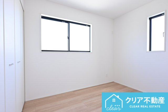 【洋室】 | 太田市新田上江田町　GRAFARE | 二面採光でとっても明るい居室です♪