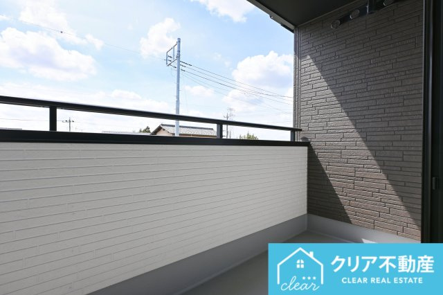 【バルコニー】 | 太田市新田上江田町　GRAFARE | 屋根付きで洗濯物も急な雨でも安心です◎
