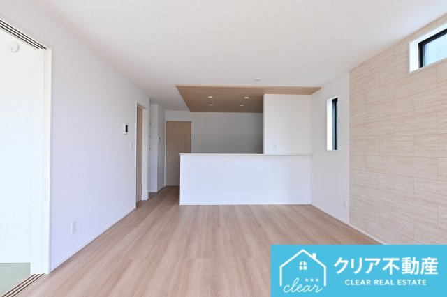 【居間・リビング】 | 太田市新田上江田町　GRAFARE | キッチンからは広いリビングと和室がよく見渡せます♪