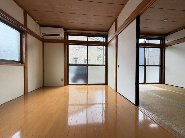 志賀ハイツのエントランス