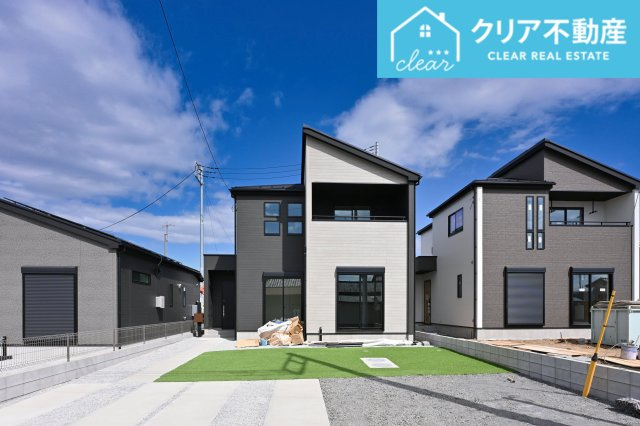 【外観】 | 太田市新田上江田町　GRAFARE | スッキリクリアな青空に映えるエクステリア！
日当たり良好な立地です♪