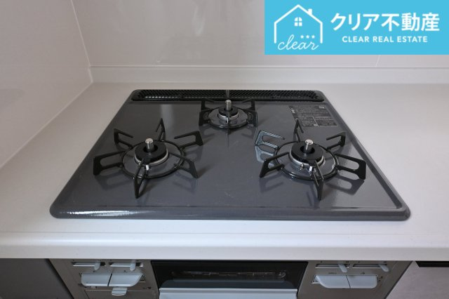 【設備】 | 太田市新田上江田町　GRAFARE | 三口コンロで家事効率アップ！