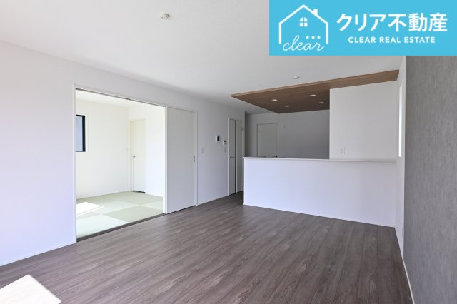 【居間・リビング】 | 太田市新田上江田町　GRAFARE | 家族揃っての食事が楽しくなる広々としたダイニング♪