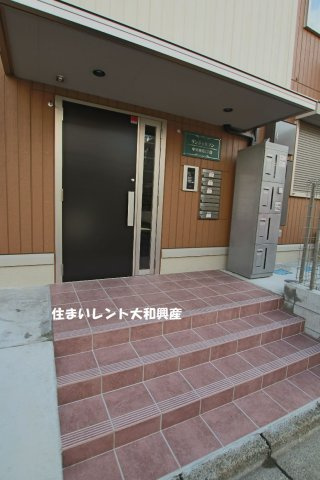 サンジェルマン中央林間２丁目のエントランス