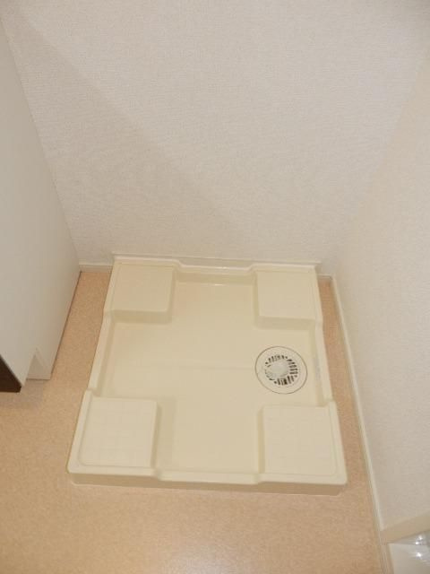 ヴィラ　ウィステリアの設備|洗濯機置場