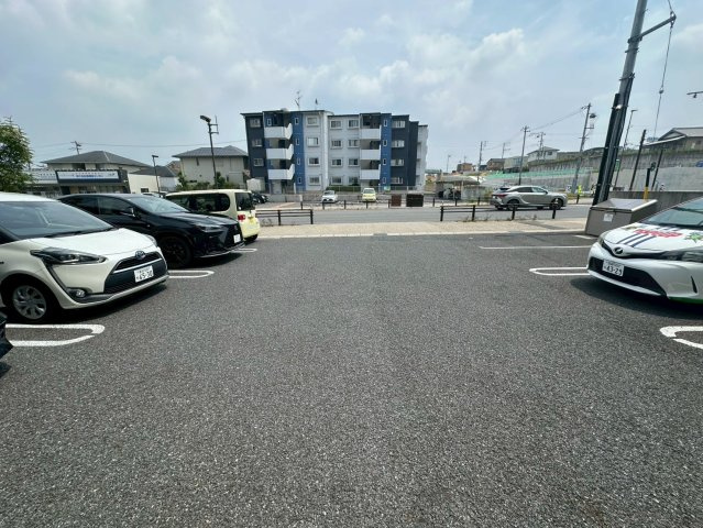 ファセット土橋の駐車場