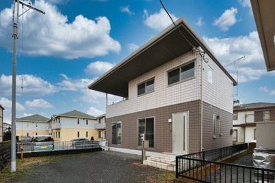 【外観】 | 太田市新田市野井町　中古住宅 | 築年数を感じさせないきれいな物件です！
ハウスメーカー施工の物件をぜひ一度ご見学ください！