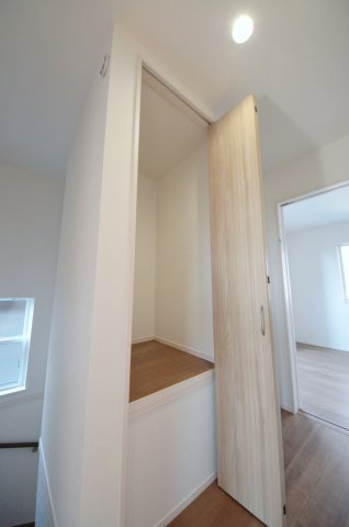 屋代一丁目の収納|廊下にも収納スペースがあります