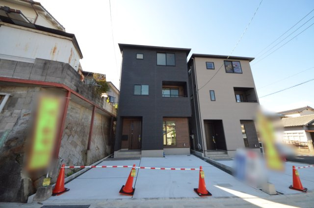 府中町八幡三丁目の外観|JR天神川駅徒歩26分
駐車は2台可能です