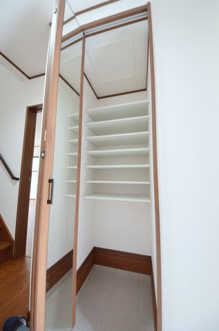 矢野東四丁目の収納|広いシューズクローク