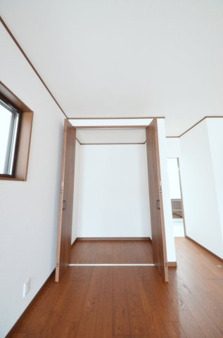 矢野東四丁目の収納|リビングにも大容量の収納スペース有