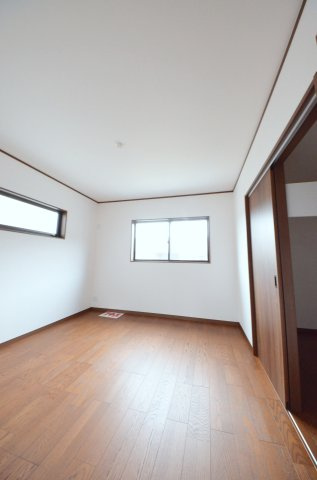 矢野東四丁目の洋室|全居室収納スペース有、お部屋が広く綺麗に使えます