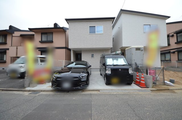 矢野東四丁目の駐車場|前面道路は交通量が少なく駐車楽々です
駐車は2台可能です