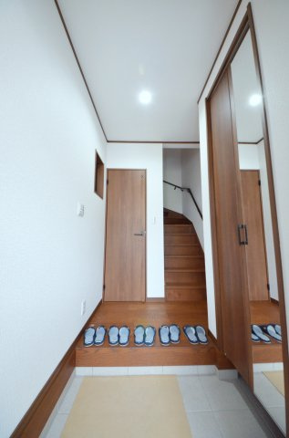 矢野東四丁目の玄関|玄関には大容量のシューズクロークがあります