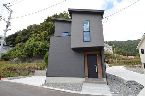 中野6丁目の外観|敷地広々42坪
駐車は2台可能です