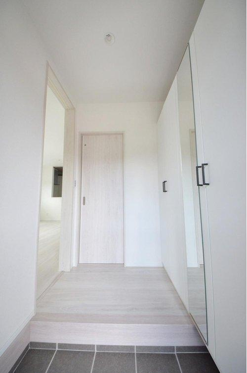 中野6丁目の玄関|広い玄関
大容量のシューズクロークがあります