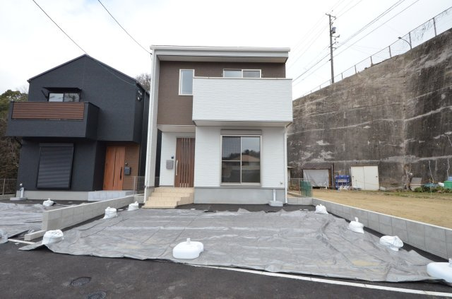 長楽寺二丁目の駐車場|前面道路は交通量が少なく駐車楽々
駐車2台可能です