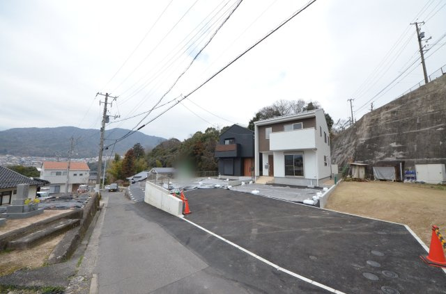 長楽寺二丁目の前面道路含む現地写真|前面道路は交通量が少なく駐車楽々です