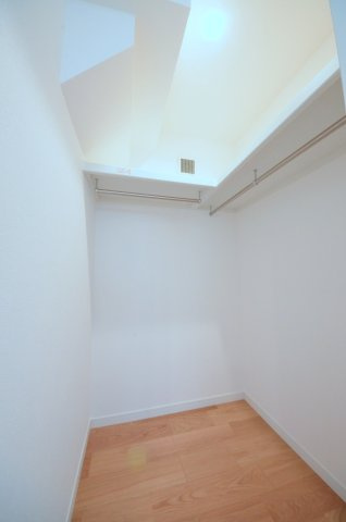 桜尾三丁目の収納|リビングにも大容量のウォークインクローゼット有