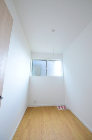 桜尾三丁目のバルコニー|虫や花粉から洗濯物を守るサンルーム