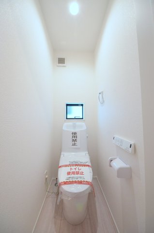 船越南3丁目のトイレ|2階トイレ
勿論ウォシュレット付きです