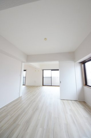 クレイドル東高須駅前の洋室|全居室収納スペース有
お部屋が広く綺麗に使えます