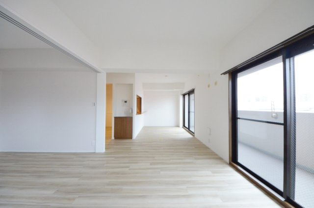 クレイドル東高須駅前の居間・リビング|令和6年7月リフォーム済の綺麗なお部屋です