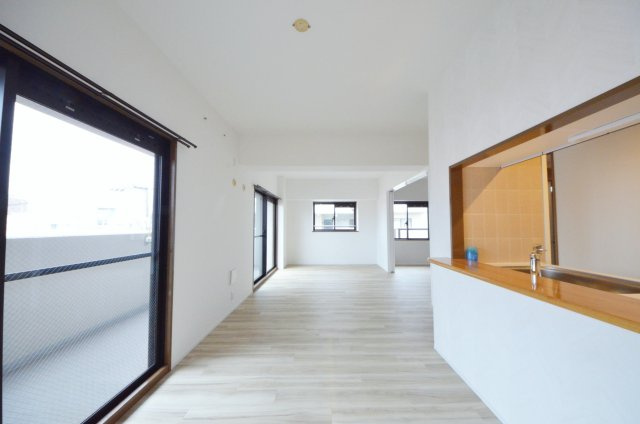 クレイドル東高須駅前の居間・リビング|令和6年7月リフォーム済の綺麗なお部屋です