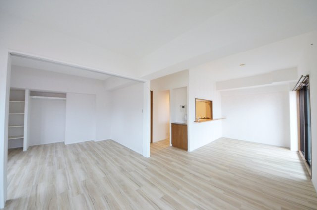 クレイドル東高須駅前の居間・リビング|令和6年7月リフォーム済の綺麗なお部屋です