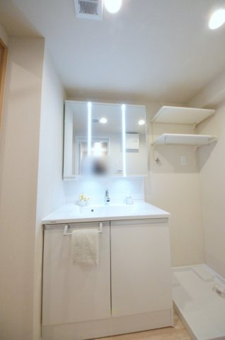 ライオンズマンション己斐本町の独立洗面台|洗面化粧台も新規交換済