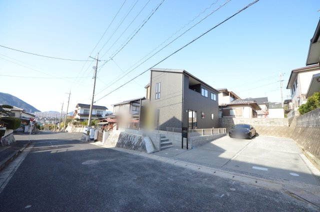 倉掛三丁目の前面道路含む現地写真|前面道路は交通量が少なく駐車楽々