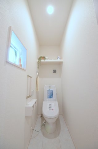 伴東八丁目のトイレ|1階トイレ。勿論ウォシュレット付です。