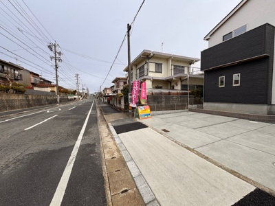 【前面道路含む現地写真】 | FIRST TOWN尾張旭市第1南新町中畑全1棟【仲介手数料無料　本地原小　旭中 】 | 今すぐのご案内可能です！→  0120-336-922　までお気軽にお問い合わせください。