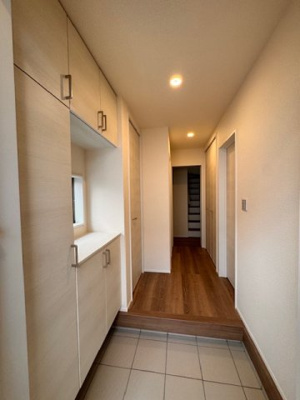 【玄関】 | LiveleGarden尾張旭市東印場町全5棟【仲介手数料無料　渋川小　西中】 | 今すぐのご案内可能です！→  0120-336-922　までお気軽にお問い合わせください。