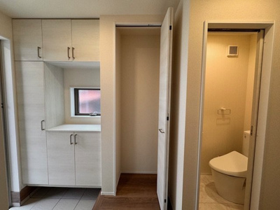 【玄関】 | LiveleGarden尾張旭市東印場町全5棟【仲介手数料無料　渋川小　西中】 | 今すぐのご案内可能です！→  0120-336-922　までお気軽にお問い合わせください。