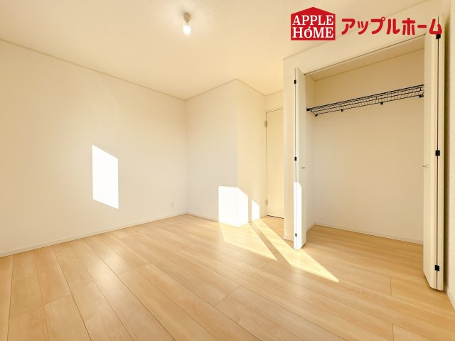 [新築住宅] 鴻巣市箕田 第9 全2棟の洋室|２階居室は全室収納あり！たっぷりある収納活用でお部屋もキレイを保てます♪