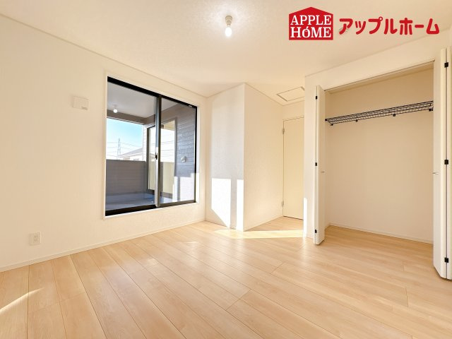 [新築住宅] 鴻巣市箕田 第9 全2棟の洋室|２階居室は全室収納あり！たっぷりある収納活用でお部屋もキレイを保てます♪