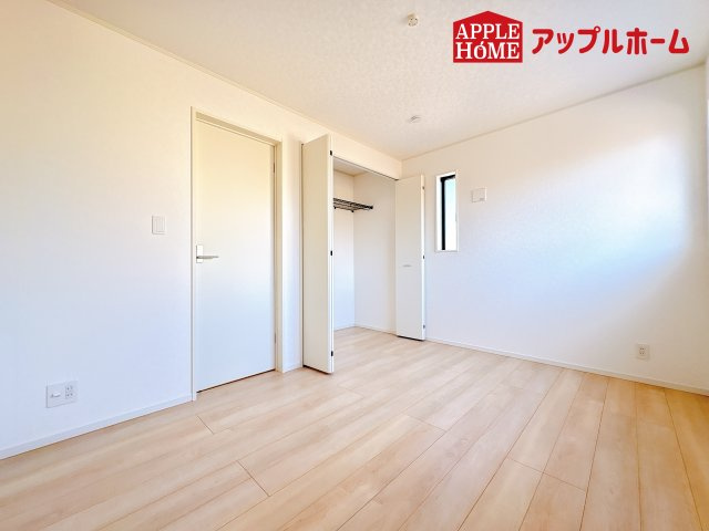 [新築住宅] 鴻巣市箕田 第9 全2棟の洋室|２階居室は全室収納あり！たっぷりある収納活用でお部屋もキレイを保てます♪