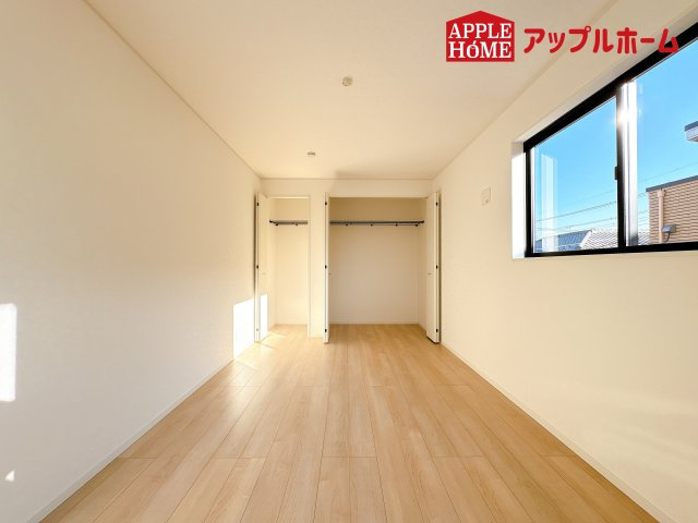 [新築住宅] 鴻巣市箕田 第9 全2棟の洋室|２階居室は全室収納あり！たっぷりある収納活用でお部屋もキレイを保てます♪