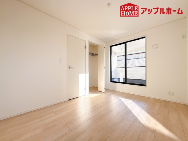 [新築住宅] 鴻巣市箕田 第9 全2棟の洋室|２階居室は全室収納あり！たっぷりある収納活用でお部屋もキレイを保てます♪
