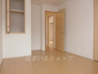 広島市安佐北区上深川町のアパートの寝室