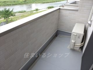 広島市安佐北区上深川町のアパートのバルコニー